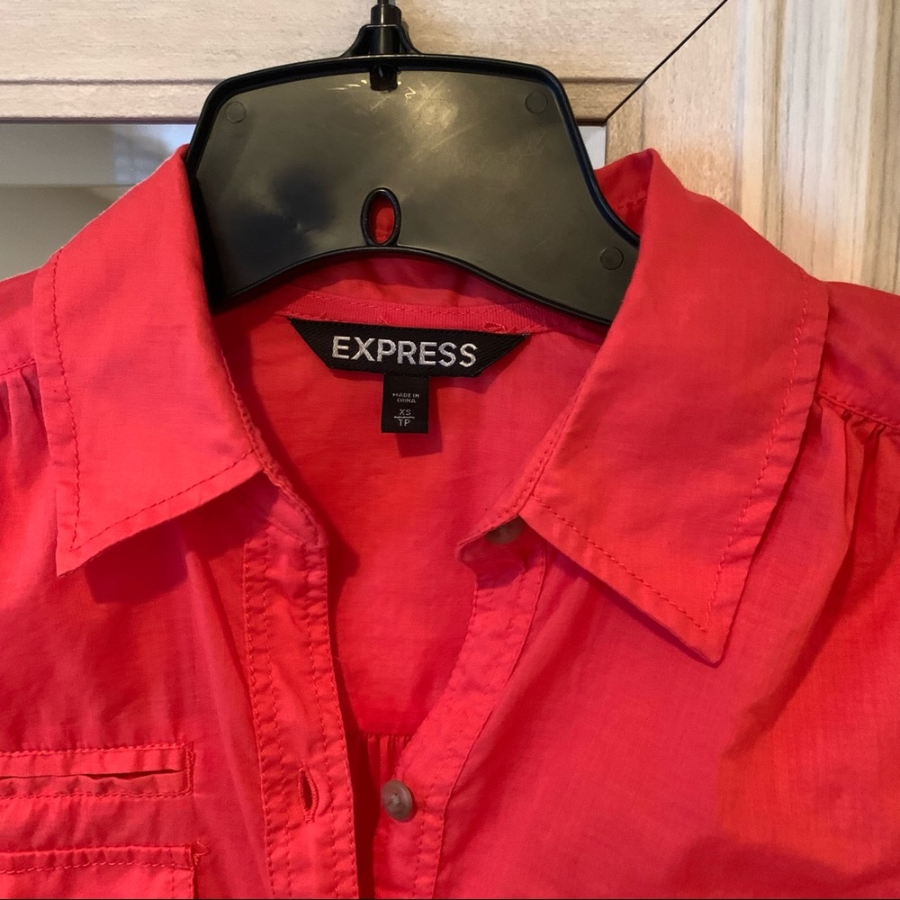 EXPRESS Lightweight Buttondown Top - Picture 4 of 5
